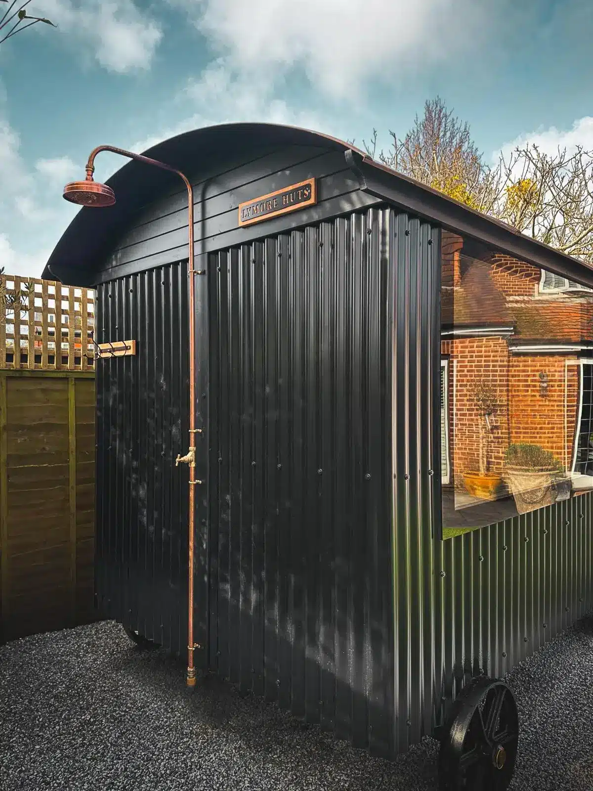 luxury-outdoor-sauna-hut-curved-roof-black-cladding